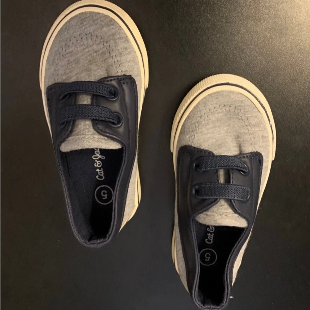 Cat & Jack Grey/Navy Blue Slip-On Sneaker Size  W 5.